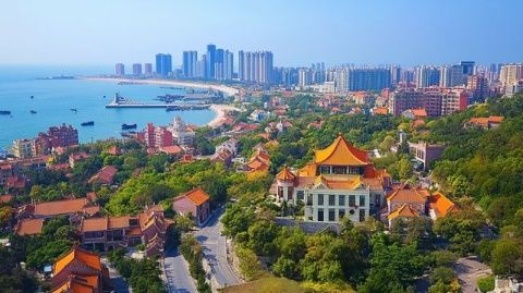 如果您要选择一座城市去度过春节,那么我推荐您去厦门。