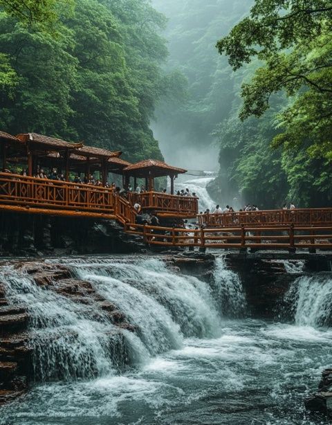 浙江桐庐虎啸峡漂流探秘:夏日戏水的绝佳去处