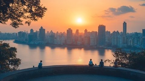 难忘的青岛之旅:夜色中的突发奇想与清晨的海边漫步