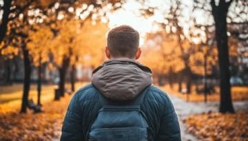 独自行走,邂逅自我:一场心灵的自由之旅
