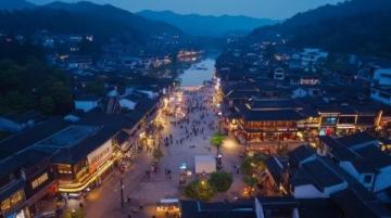 探索云南:专为00后定制的独特旅游攻略与璀璨烟花体验