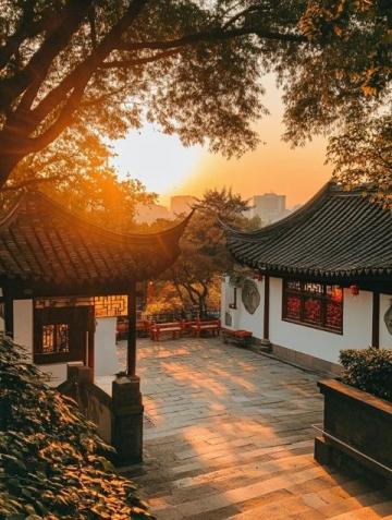 北京旅游必打卡:德云社三庆园相声体验不容错过
