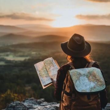 以下是一些比较新颖的旅游方式,让你能从不同角度体验旅行的乐趣