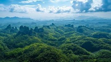 广东梅州市蕉岭县的长潭景区:自然风光的旅游胜地