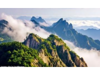 三清山旅行指南：云端的仙境之旅, 最适合2-3天的行程, 春秋季节最佳, 多种交通方式可达景区.