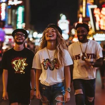 年轻人旅游新趋向2025年必去的五大城市,高性价比与文化体验兼得!