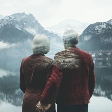 人生旅程中的两件大事：照顾好老人和旅行，回忆往事