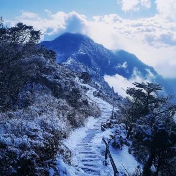 翠华山游玩攻略:冬日秘境探秘,不容错过的翠绿山谷之旅
