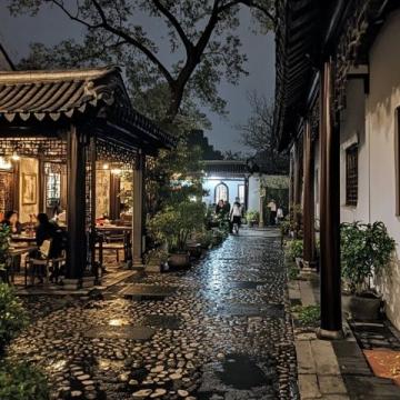 大量德国游客涌入青岛,打着旅游的幌子,实则为了山东美酒