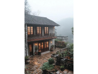
清江画廊避雨露营：土家风情中的骑行之旅