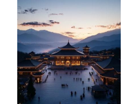 探索云南秘境：香格里拉两日自驾车旅行指南与特色美食购物推荐