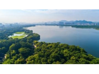 广州香江野生动物园是一个非常受欢迎的旅游景点，以下是一份游玩攻略