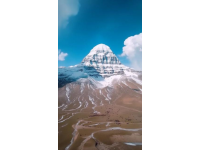 探索稻城亚丁：自驾之旅解锁地球最后的纯净之地