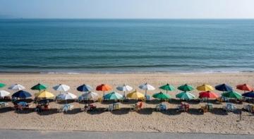 盐城海滨浴场:黄海新区月亮湾旅游度假区特色海洋文化体验胜地