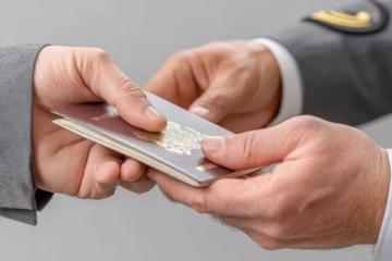 女子旅游期间爱车被过户?伪造证件漏洞何以轻易过关?