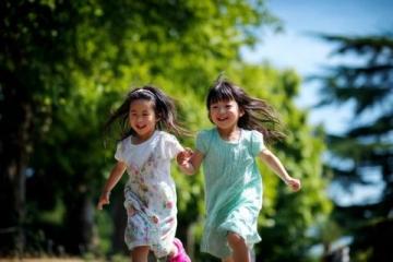 难忘亲子游:公园里的欢笑时光
