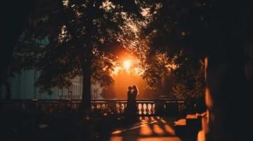 情侣旅行拍照技巧:拍出浪漫有趣的照片技巧指南
