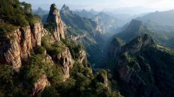 一千左右穷游可以去哪可以去湖南集中游玩张家界天门山,崀山风景名胜区