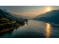 庐山：长江之畔的险峻与秀美之地