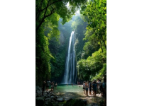根据2025年的旅游热点和各地的天气变化，推荐去哪里游玩比较合适。