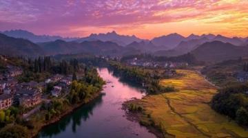 湖南芙蓉镇夏日游览指南:穿搭技巧与必游景点全揭秘