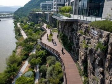 广西河池市:探索地质奇观、体验长寿文化与四季游之旅