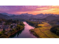 湖南芙蓉镇夏日游览指南：穿搭技巧与必游景点全揭秘