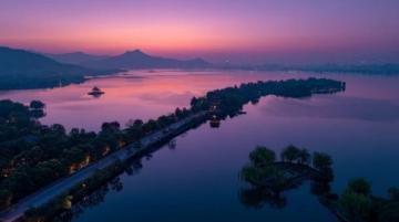 以下是一些引人入胜的西双版纳旅游宣传文案,供你参考