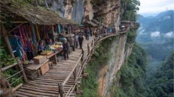 探索甘孜与阿坝：全面旅游指南