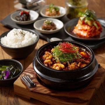 六名韩国游客在桂林饭店点16道菜驚喜当地居民