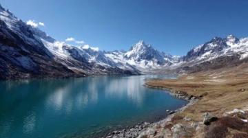 冬日探秘:西藏之旅,朋曲美景与沙漠治理并行