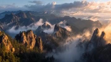华山旅游攻略:险峻奇峰、云端漫步