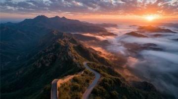 一、以3天2夜为例,预算中等,喜欢自然风光和历史文化的旅游方案:北京八达岭长城、雁栖湖及古北水镇三日游