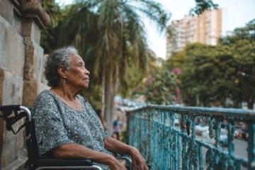 高退休金能否保障优质晚年生活:旅行与日常开销解析