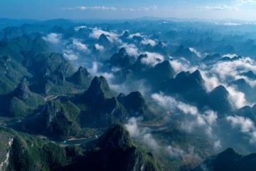 广西河池凤山:隐藏的喀斯特秘境,绝美景点等你发现