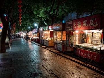 以下是一份济宁的旅游攻略和美食品鉴指南