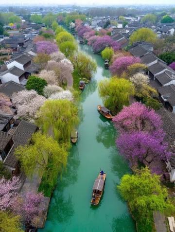 镇江是一座历史悠久、风景秀丽的城市，适合两天一夜的短途旅行