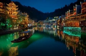 2025年重庆旅游必看攻略:热门景点+美食全解析