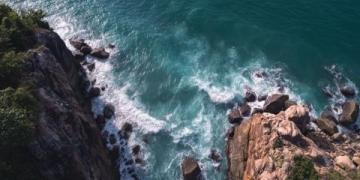 海南儋州小众海滩龙门激浪:自然洞穴与原始风光探险之旅