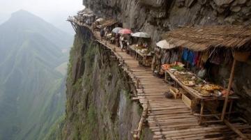 云南旅行值得去的地方有哪些景点(云南有哪些值得一去旅游景点?云南有许多值得一去的地)