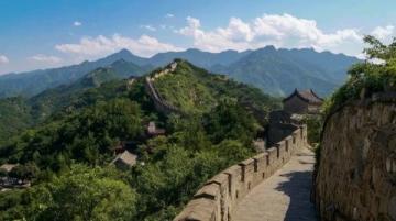 真正的旅行,在名胜古迹中寻找文化的回响与自我成长