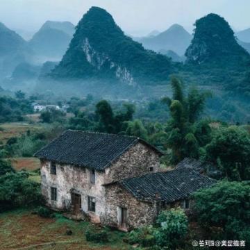 甘肃省陇南市武都区裕河镇风景区位于甘川陕三省交界地带,地处陕、甘、川三省及秦岭山