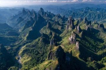 三管齐下保安全:个人防护+景区管理+医疗应急,全方位预防游客蛇咬风险