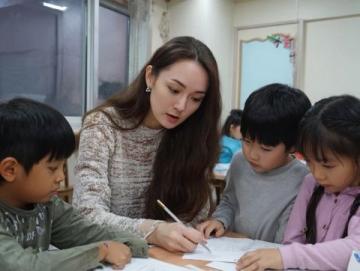 优优经常出游却不上幼儿园,小学成绩优异自律强