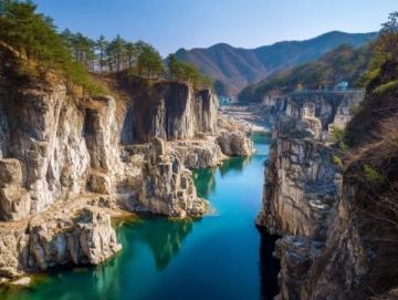 八泉峡旅游指南:避开常见迷途,畅游全程