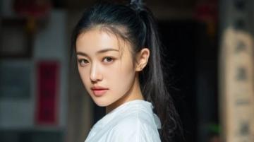 2008年河南女孩四川旅游遇地震躲桌下的故事
