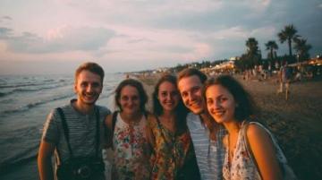 大学生暑假旅游攻略：海滨度假、文化探索与自然风光之旅