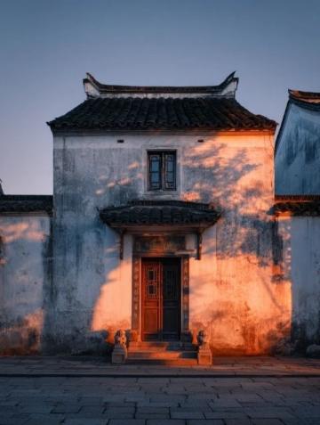 以下是针对岳阳楼及周边景点的一日游攻略,结合历史人文与自然风光