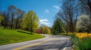 春季公路旅行攻略:目的地选择、路线规划与安全须知