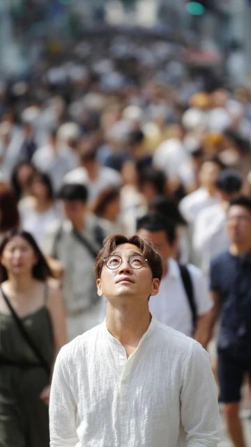 今年五一五天长假,出行高峰令各地景点人满为患